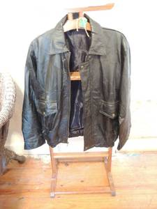 lot 298 image: BLACK  leather Mens JACKET SIZE LARGE  AND A WOOD VALET