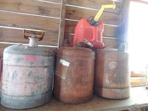 lot 308 image: 3 Vintage metal 5 gal. gas cans 1 red and 2 gal. gas can