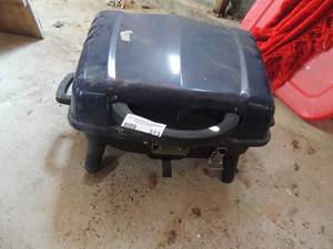 lot 313 image: Electric table top grill