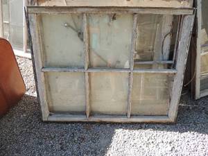 lot 329 image: Vintage wooden windows 34x27,34x28,27x2927x29