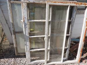lot 328 image: Vintage wooden windows- 28x44, 32x44,31x43, 43x39, 33x39