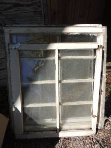 lot 334 image: Vintage wooden windows- 28x31.73, 33x36, 32x46