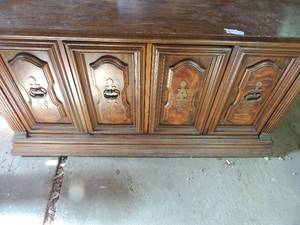 lot 338 image: Brown stereo  cabinet  - double doors 1 pull out drawer 28x57x16