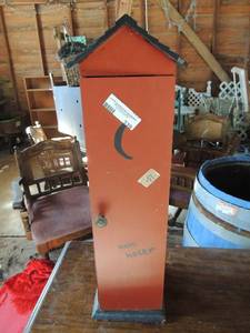 lot 339 image: Red outhouse toilet paper holder