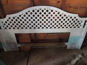 lot 347 image: White star design king headboard