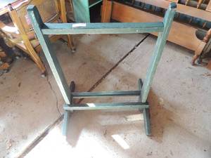 lot 349 image: Queen quilt rack wooden 38x36
