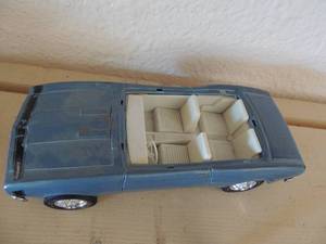 lot 385 image: Camaro blue -, Doors hood and trunk dont open.