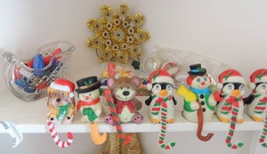 lot 393 image: 7 mantel stocking holders, glass sleigh with red bulbs and star tree topper