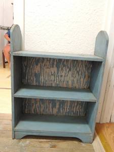 lot 403 image: Aqua 3 shelf book case 34x25