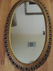 lot 405 image: Wall mirror oval with gold trim on frame 38x21