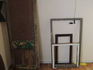 lot 407 image: Vintage wood door 74x28, 3 frames white 27x28, green frame 52x31, brown one 36x18
