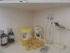 lot 416 image: Vintage yellow rose design light cover, 2 lady statues by Deville gold ball hanging lights