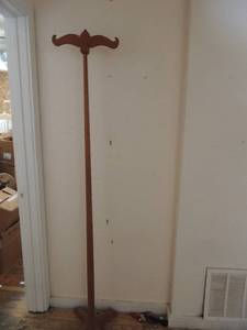 lot 433 image: Brown wood 2 side coat rack 78 tall