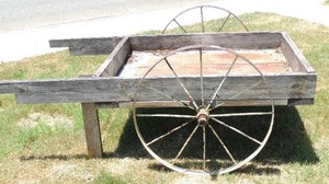 lot 1 image: Vintage Goat Wagon great shape 29x45x11