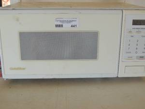 lot 441 image: White gold star microwave works great