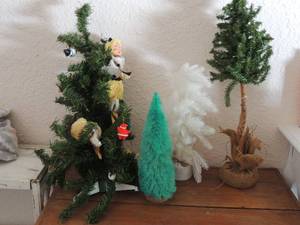 lot 446 image: Christmas tree lot of greenery