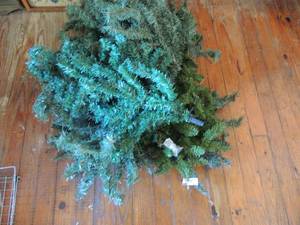 lot 452 image: Christmas greenery lot