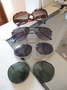 lot 465 image: 2 pair of sunglasses 2 eyeglass sun shades
