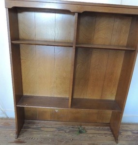 lot 467 image: Ethan Allen wood book shelf or hutch top, great condition. 4 shelves 48x39 x 8.5