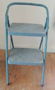 lot 468 image: Blue 2 step step stool