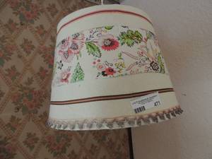 lot 471 image: Hanging wild flower design lamp with long plug in cord 10x13