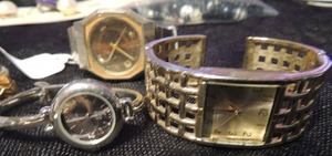 lot 521 image: Watches unknown working condition-womans Geneva, faded glory, basket bracelet design and Citizen gold watch with diamond plus 1 mens watch