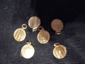 lot 532 image: Catholic medal with Christ face