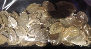 lot 543 image: Mary Miraculous medals x 125