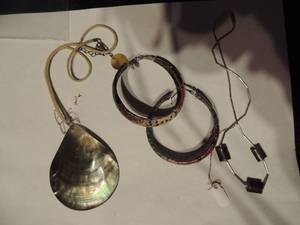 lot 550 image: Shell necklace, snakeskin hoop earrings and dainty silver necklace