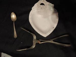 lot 561 image: Dallas Athletic club spoon silver by Wallace, Italian silver-plate heart shaped dish by Leonard and vintage tongs