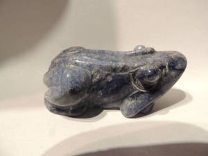 lot 513 image: Lapis lazuli frog