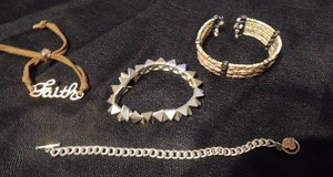 lot 514 image: 4 bracelets-toggle ,Faith, seedbead and pyramid