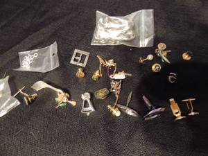 lot 515 image: Tie clips, tie studs ,pins, cufflinks-Air Force, Kiwanis, pearl, gold hunting dog and more