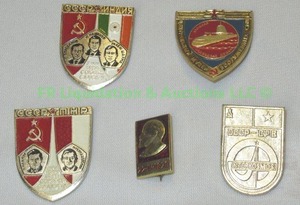 lot 128 image: Russian political lapel pins