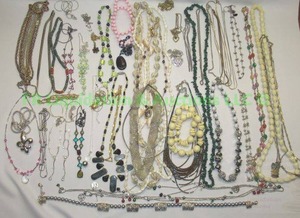 lot 123 image: Assorted fashion jewelry necklaces as shown