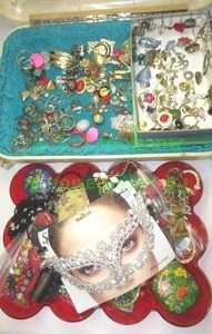 lot 129 image: Assorted fashion jewelry as shown