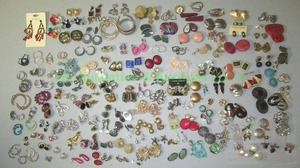 lot 122 image: Assorted fashion jewelry earring sets as shown