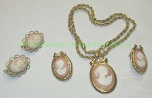 lot 133 image: Cameo fashion jewelry set
