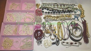 lot 130 image: Assorted fashion jewelry necklaces as shown