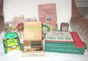 lot 13 image: Vintage mid-century collectibles