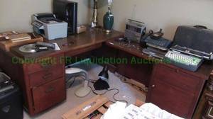 lot 284 image: L station office desk (contents not included)