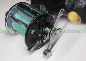 lot 270 image: Penn Leveline 350 fishing reel plus storage case
