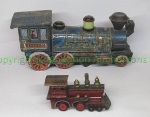 lot 268 image: Vintage tin toy train plus
