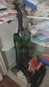 lot 242 image: Hoover wet dry vac dubl duty 300 plus