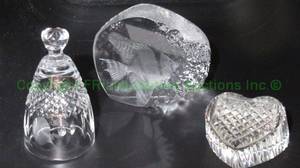 lot 338 image: Waterford crystal bell & heart paperweight plus artist signed Sweden made art glass fish
