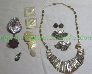lot 134 image: Mother of pearl & Abalone shell jewelry