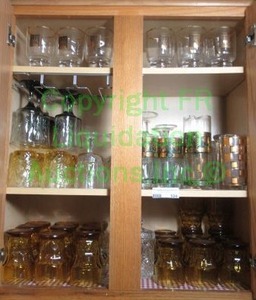 lot 104 image: Assorted glassware as shown