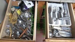 lot 105 image: Assorted kitchen utensils as shown