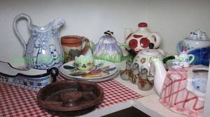 lot 111 image: Vintage & modern ceramic tea serving ware