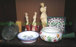 lot 88 image: G. Ruggeri Venus sculpture and Made in Italy collectibles